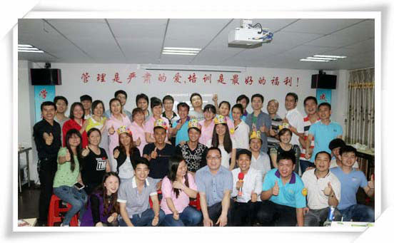 博皓電子大家庭合影