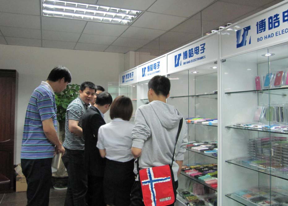 華為公司來東莞博皓電子硅膠制品廠